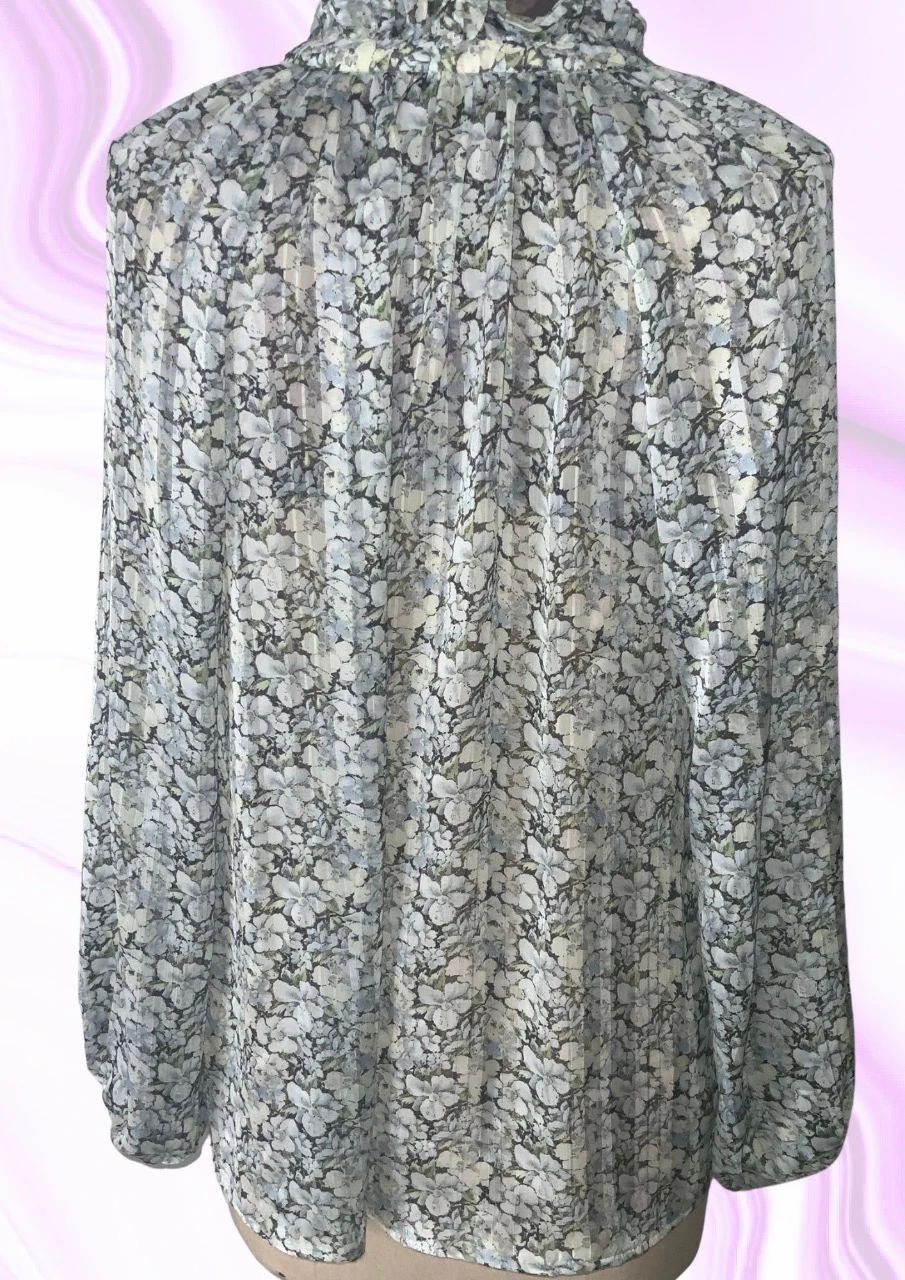 Blouse size medium – photo 2